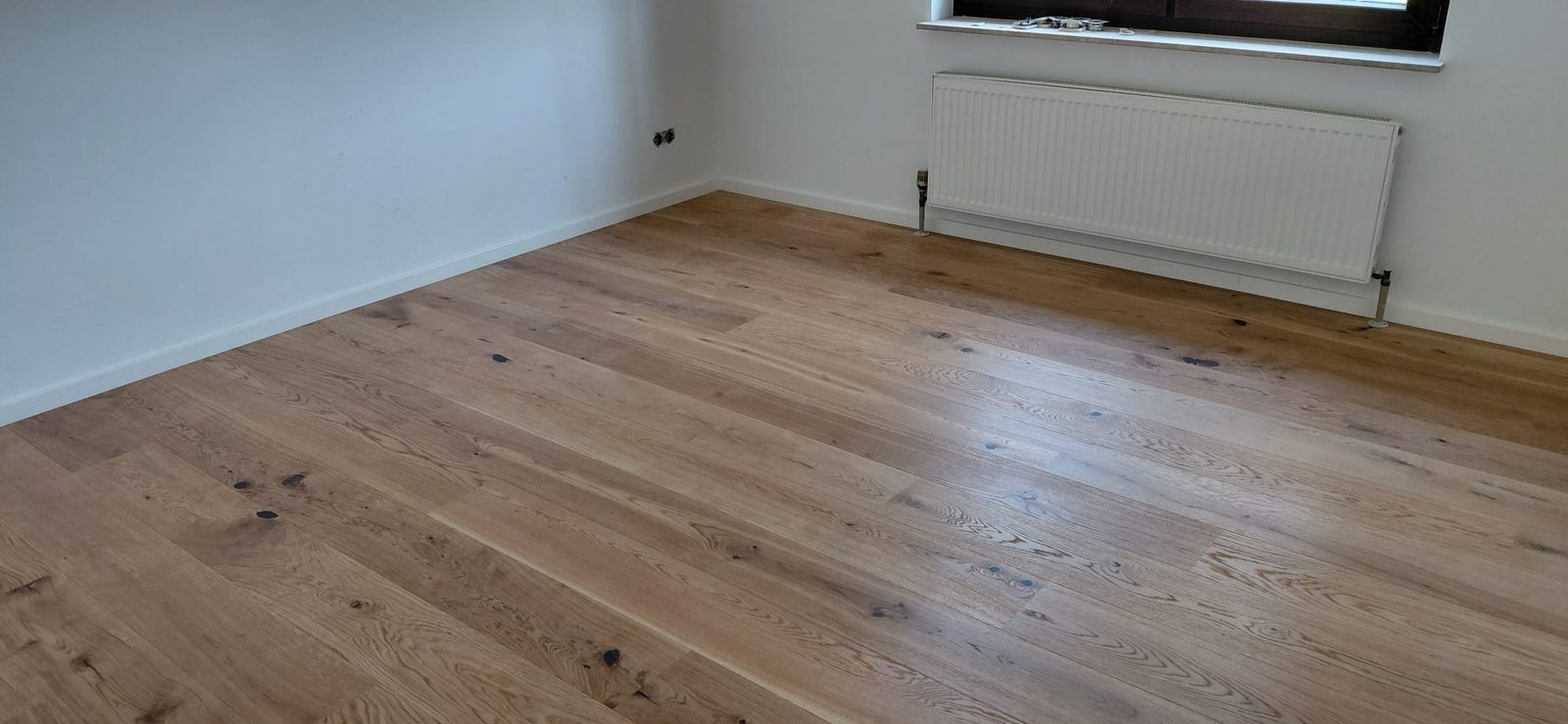 Rustikaler Eichenboden in Landhausdielen verlegt